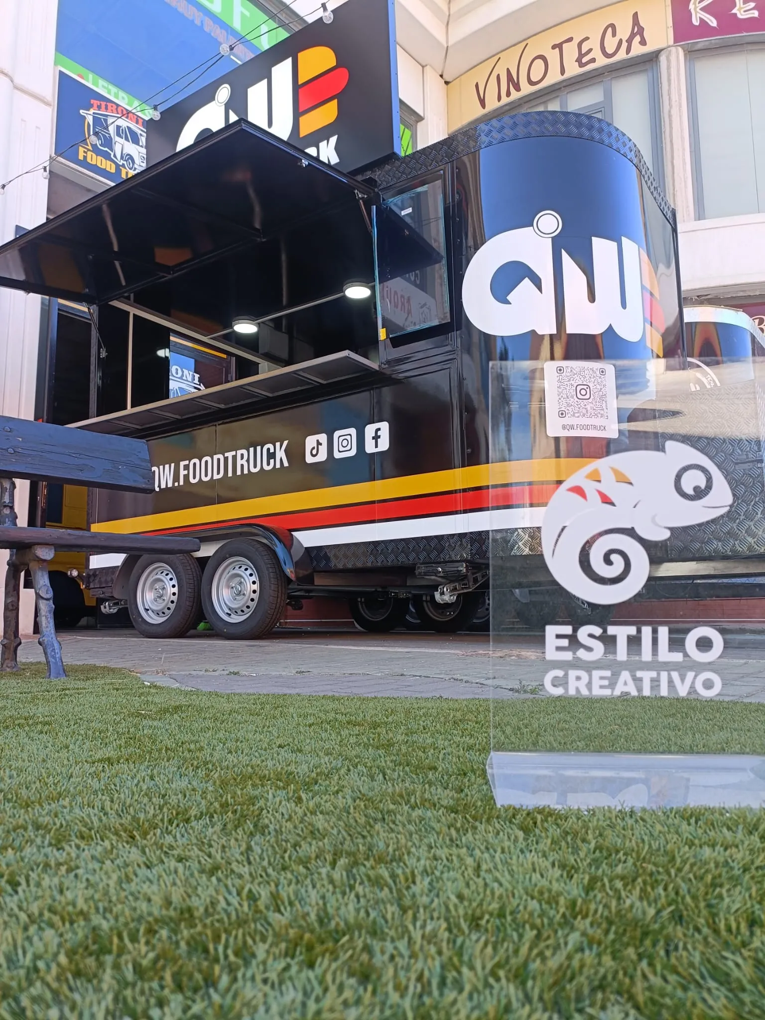 QW Food Truck - exterior