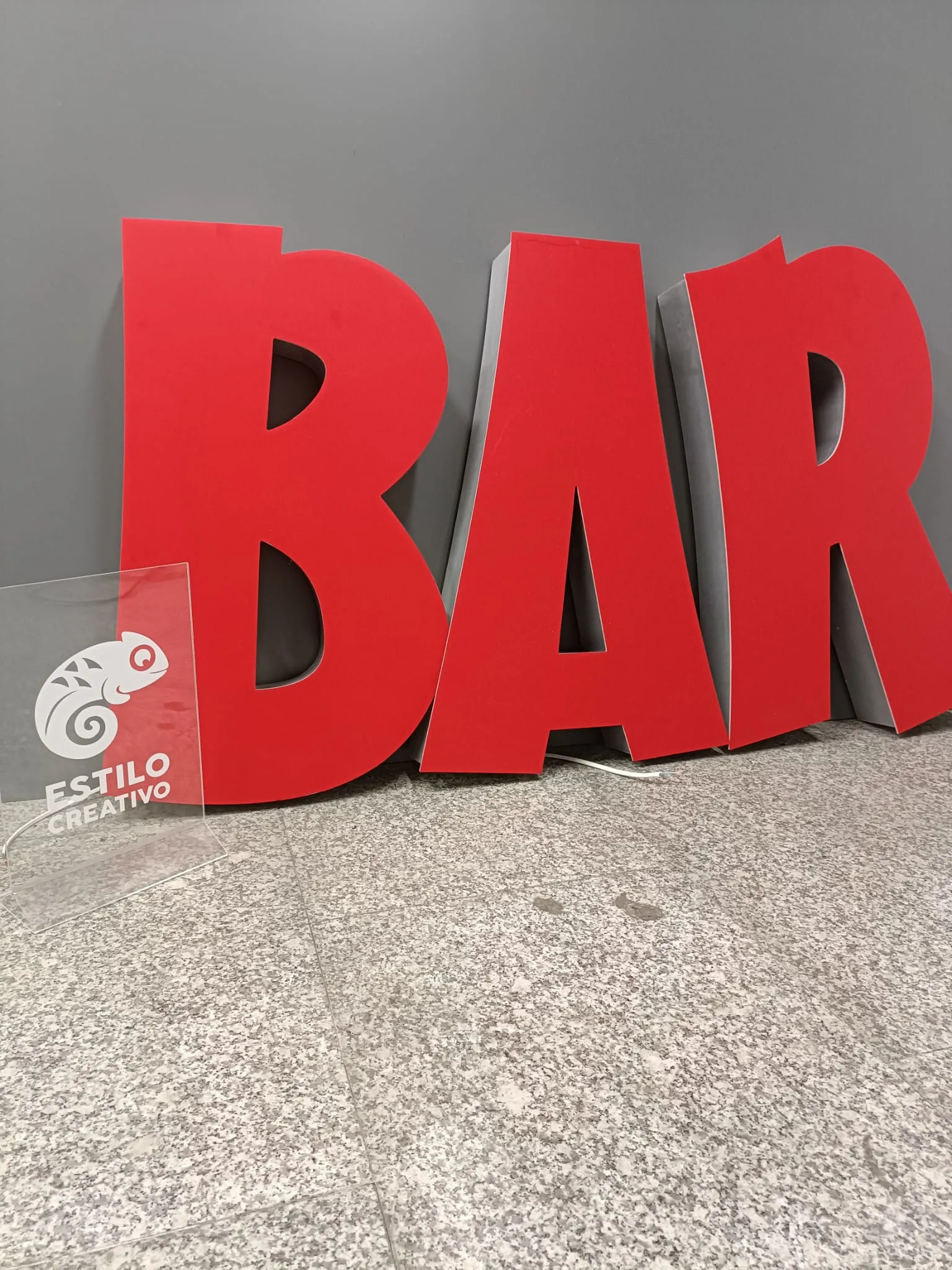 Letras corporeas BAR