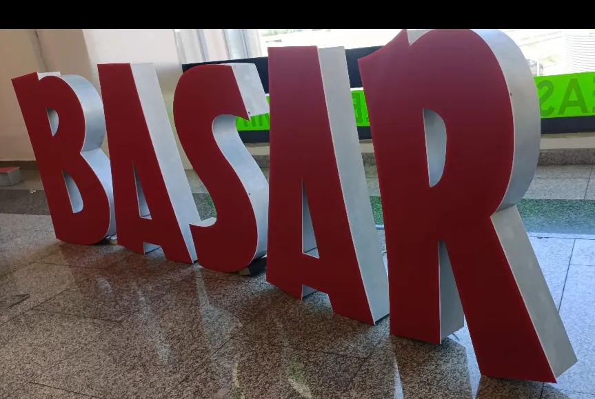 Letras corpóreas BASAR
